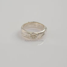 Cargar imagen en el visor de la galería, Tiffany &amp; Co. Nature Rose Ring
