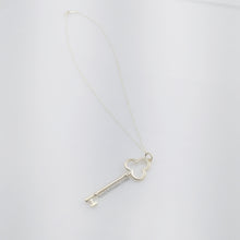 画像をギャラリービューアに読み込む, Tiffany &amp; Co. Trefoil Key Pendant
