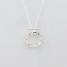 Cargar imagen en el visor de la galería, Tiffany 1837® Circle Pendant
